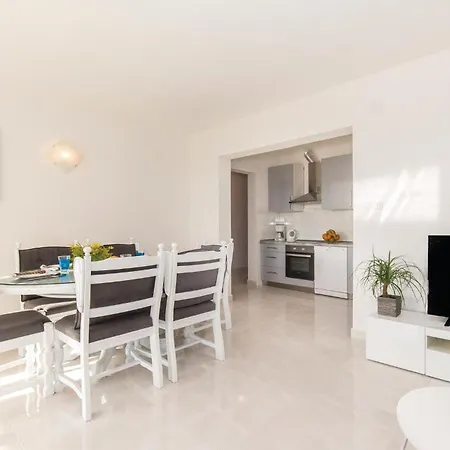 Three-bedroom In Kastel Stari