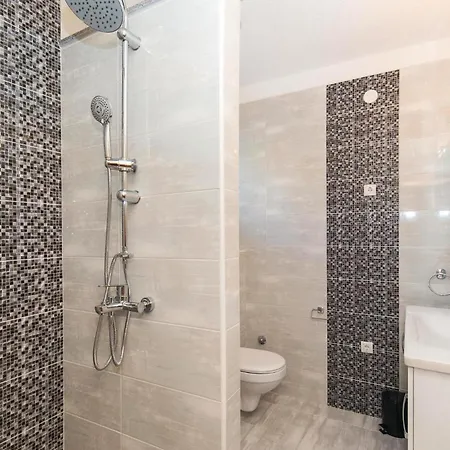 Three-bedroom In Kastel Stari *