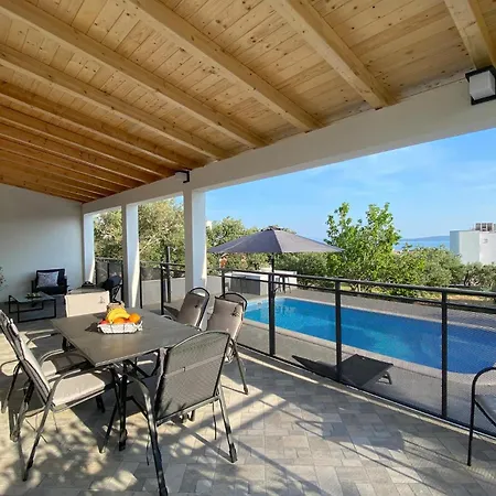 Дом отдыха Three-bedroom In Kastel Stari *