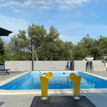 Three-bedroom In Kastel Stari