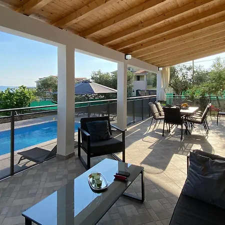 Three-bedroom In Kastel Stari * Каштела